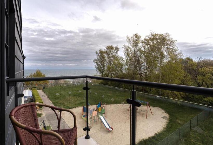 اتاق اساندارد با چشم‌انداز جانبی به دریا, Restauracja Faleza