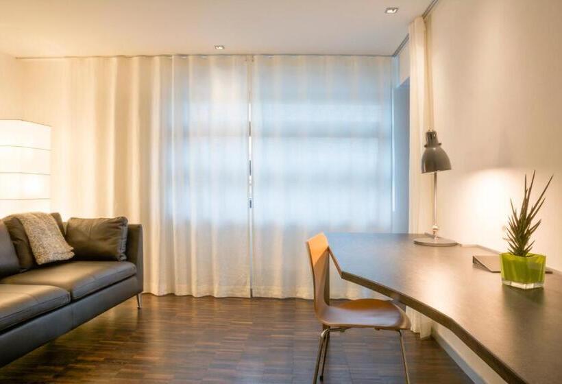 شقة غرفة واحدة, Rommel