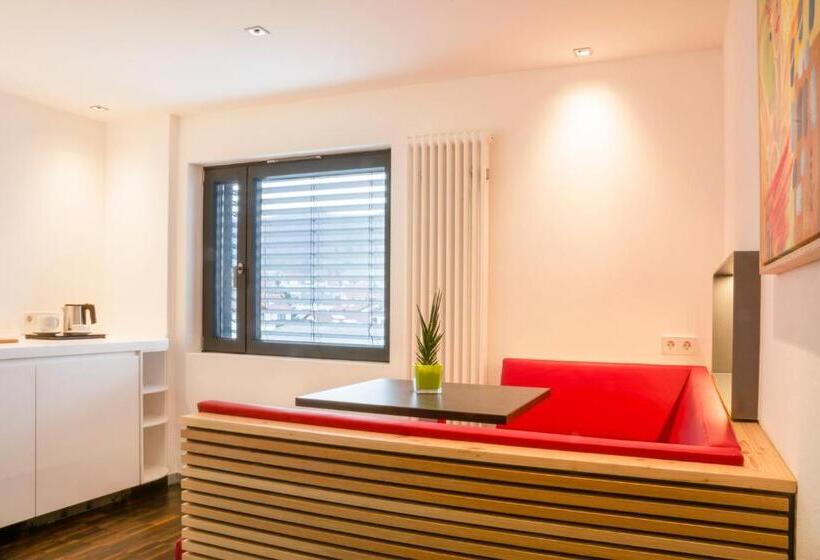 شقة غرفة واحدة, Rommel