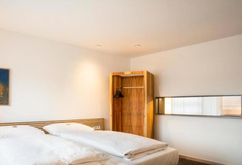 شقة غرفة واحدة, Rommel