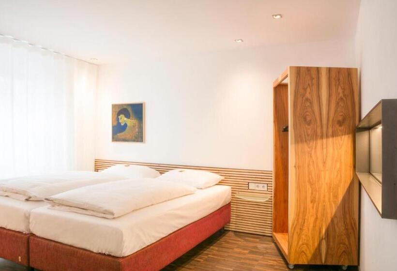 شقة غرفة واحدة, Rommel