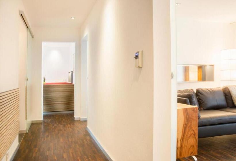 شقة غرفة واحدة, Rommel