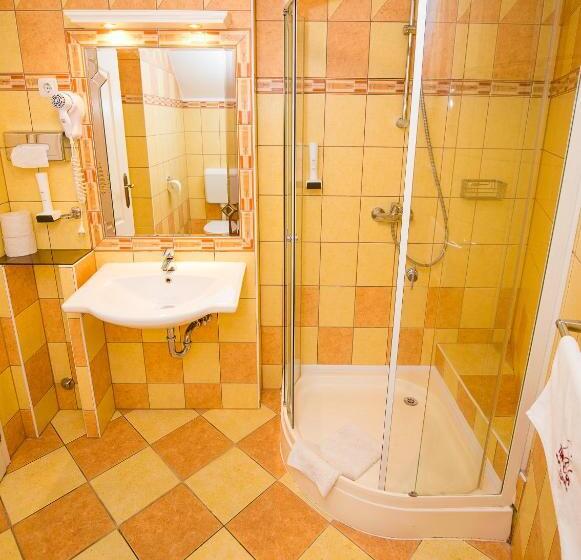 اتاق سوپریور سه تخته, Tinódi Fogadó