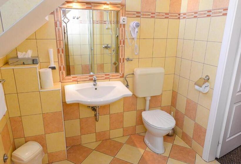 اتاق سوپریور سه تخته, Tinódi Fogadó