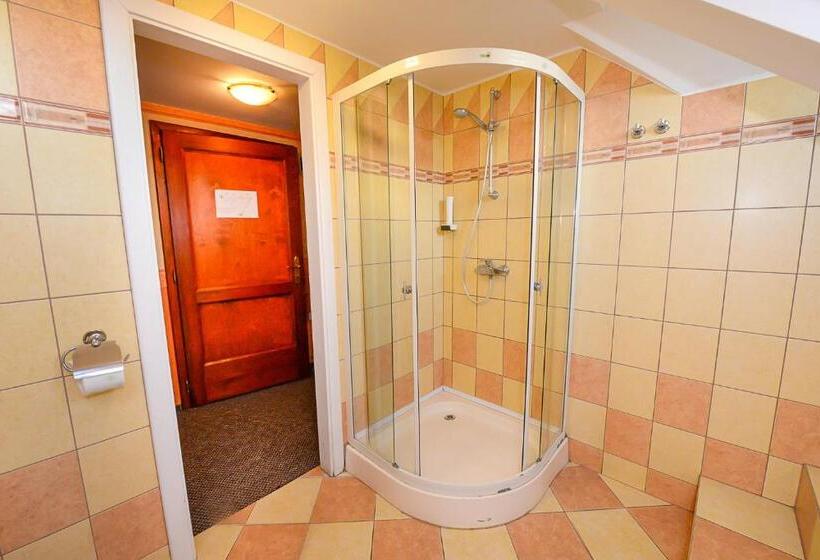 اتاق سوپریور سه تخته, Tinódi Fogadó