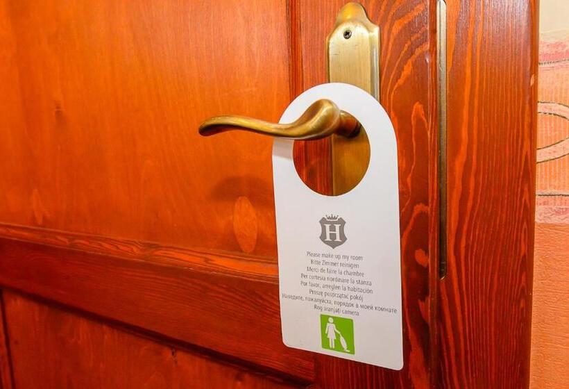 اتاق سوپریور سه تخته, Tinódi Fogadó