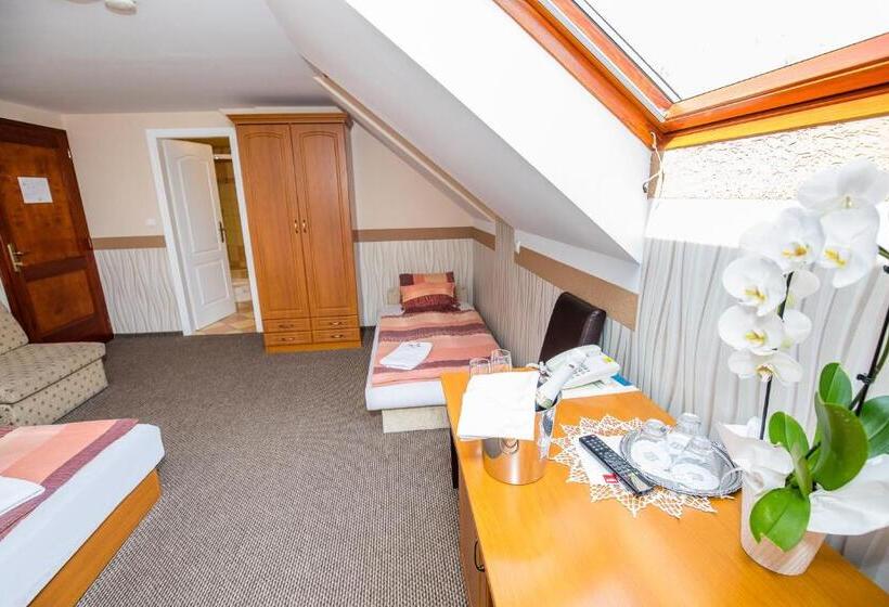 اتاق سوپریور سه تخته, Tinódi Fogadó