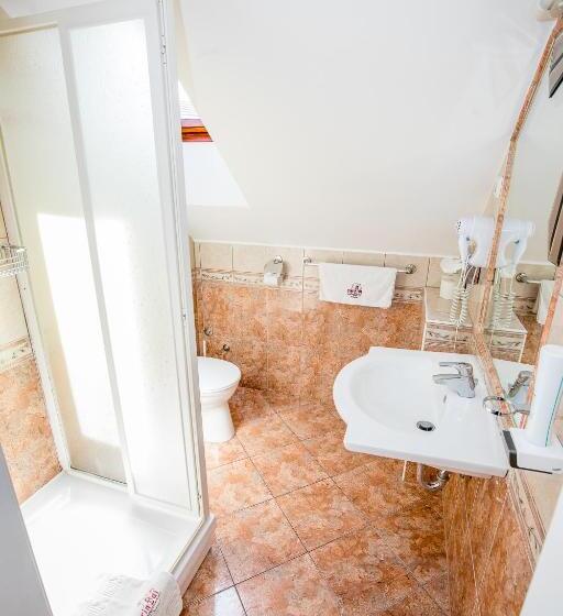 اتاق سوپریور چهار تخته, Tinódi Fogadó