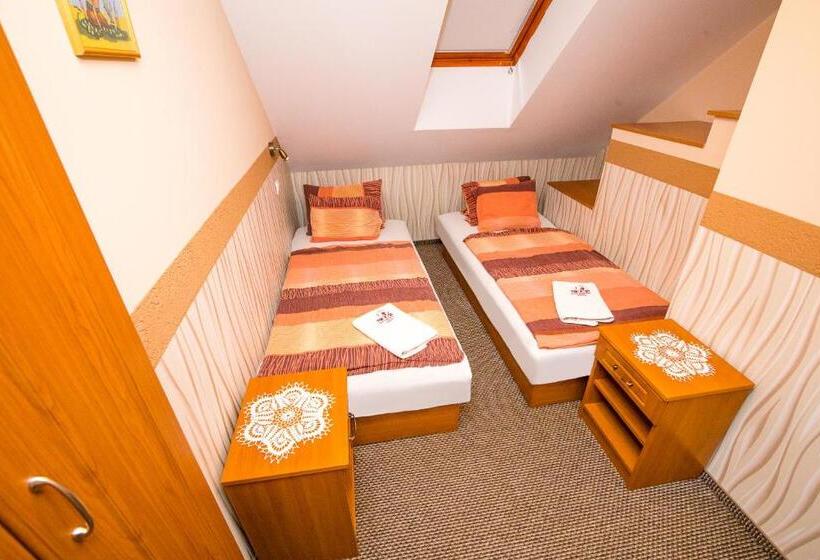 اتاق سوپریور چهار تخته, Tinódi Fogadó