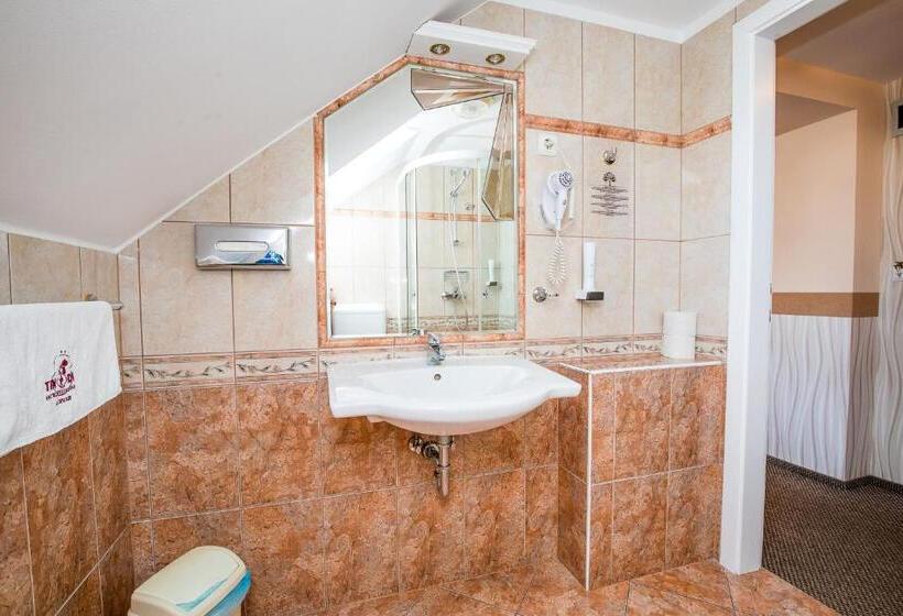 اتاق سوپریور, Tinódi Fogadó