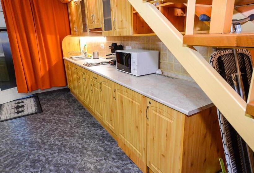 آپارتمان سوپریور 1 خوابه, Tinódi Fogadó