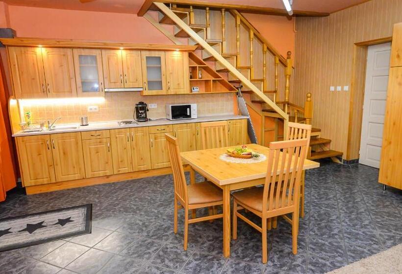 آپارتمان سوپریور 1 خوابه, Tinódi Fogadó