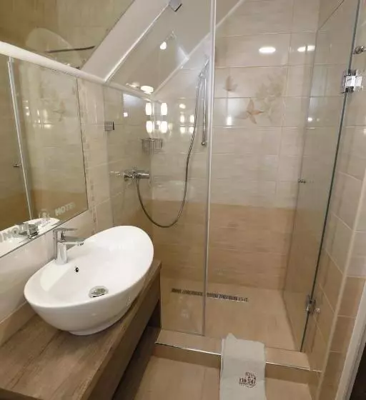 اتاق لوکس چهار تخته, Tinódi Fogadó
