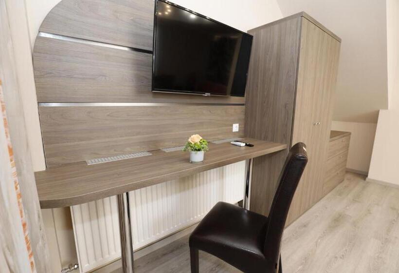 اتاق لوکس چهار تخته, Tinódi Fogadó