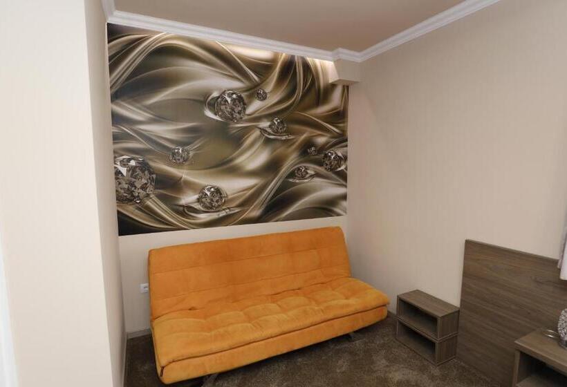 اتاق لوکس چهار تخته, Tinódi Fogadó