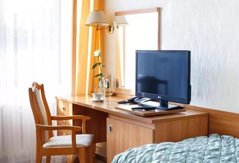 Standard Yhden Hengen Huone, Wodnik