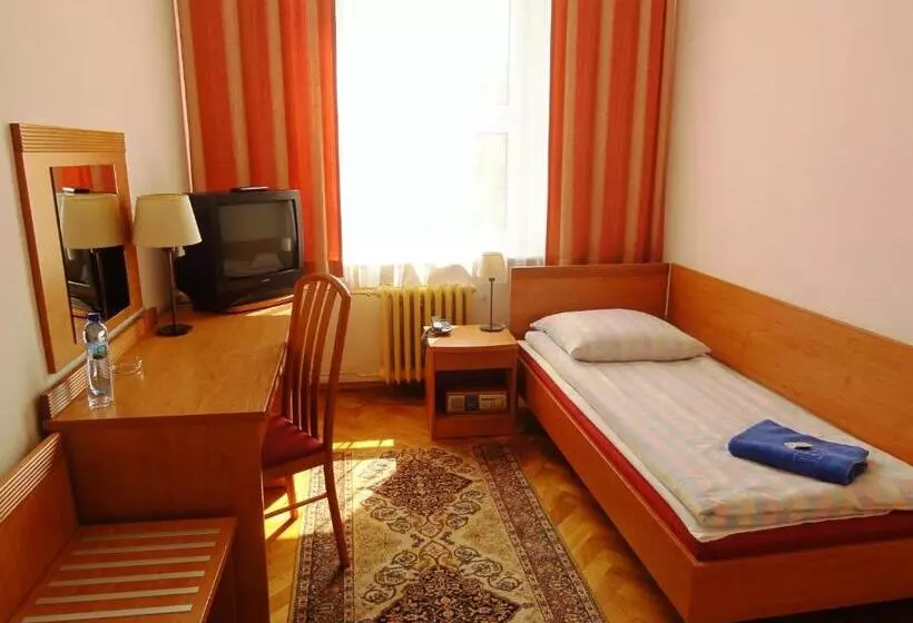 Standard Yhden Hengen Huone, Zamkowy