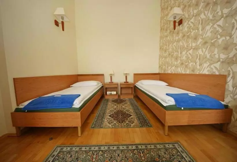 Standard Kolmen Hengen Huone, Zamkowy