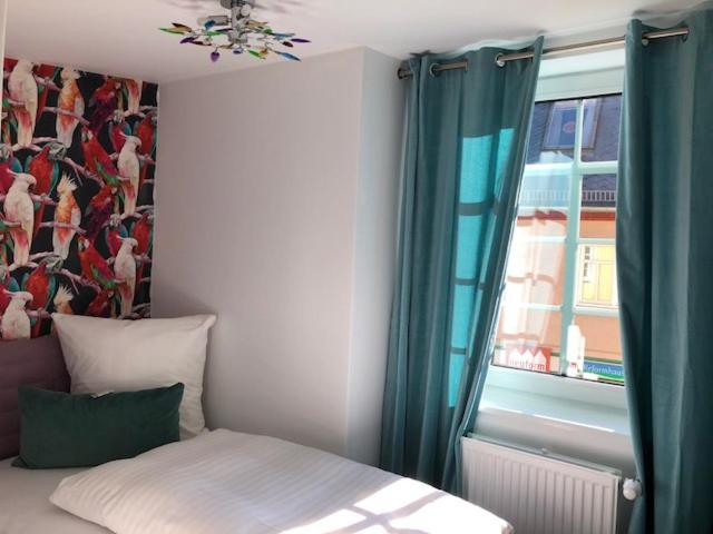 标准单人间, Zur Goldenen Sonne