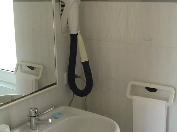 استودیوی استاندارد, Residence Hotel Edy