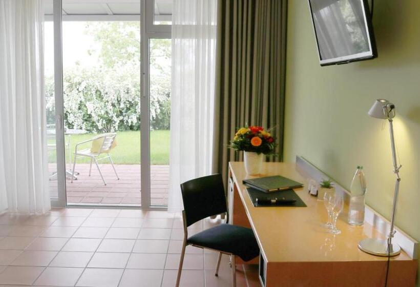 스탠다드 방갈로, Seminarhotel In Der Manfred Sauer Stiftung