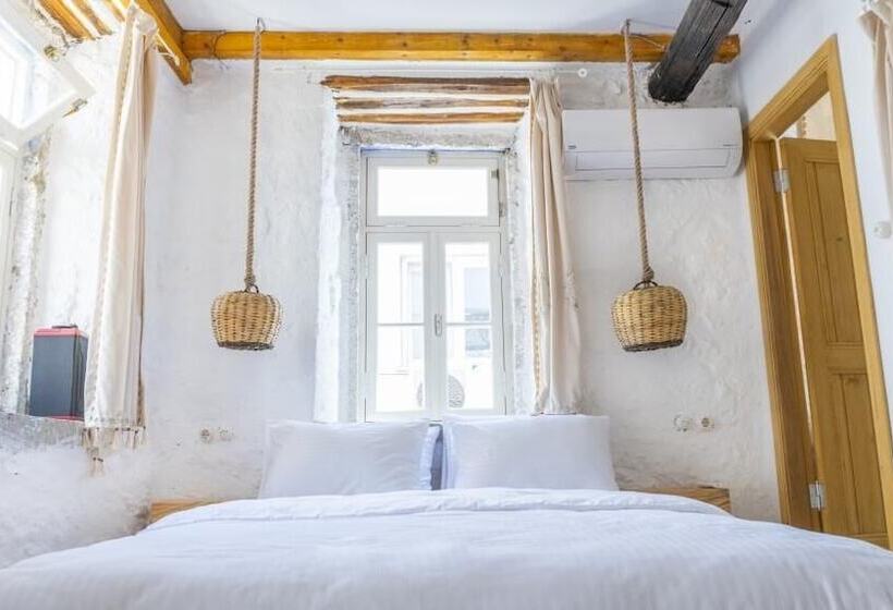 Quarto Estandar, Bo Alacati