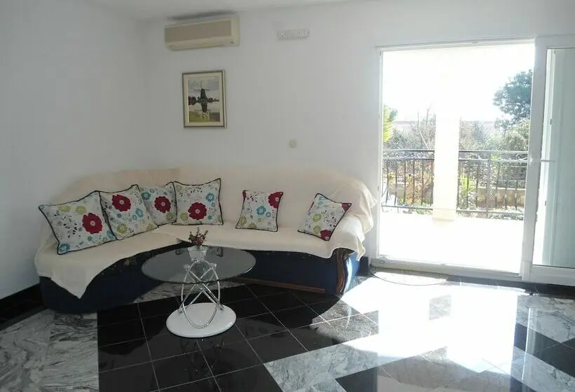 海の見える２ベッドルームアパートメント, Apartmani Slavica