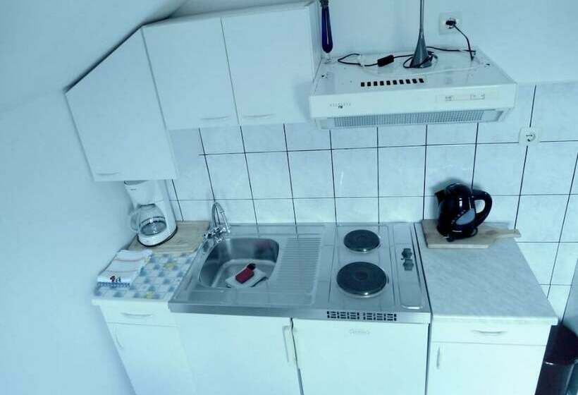 דירה בת חדר שינה 1 צדדית נוף לים, Apartmani Slavica