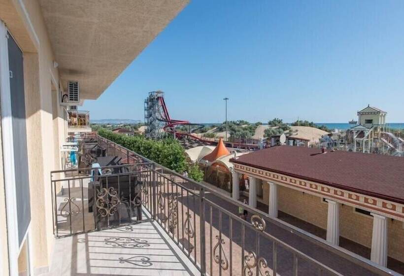 اتاق لوکس سه تخته, Atrium