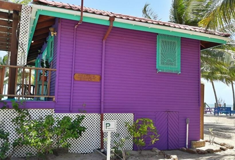 Хижина, Coco's Beachfront Cabanas