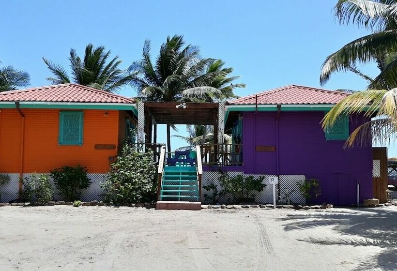 오두막, Coco's Beachfront Cabanas