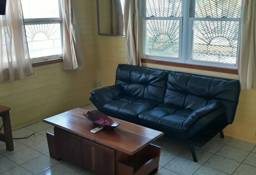 오두막, Coco's Beachfront Cabanas