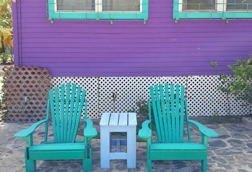 오두막, Coco's Beachfront Cabanas