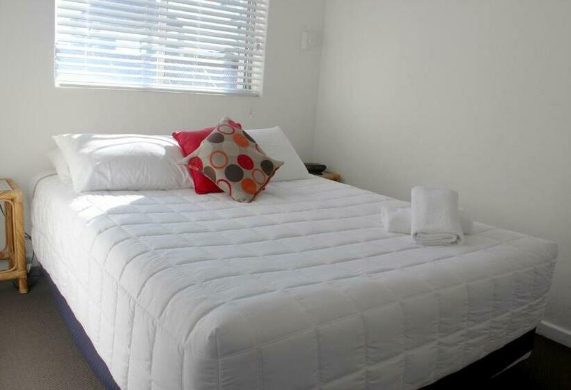 חדר אקונומי, Oceanside Hawks Nest