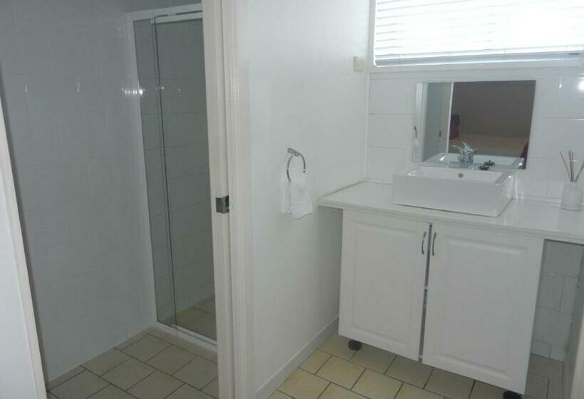 חדר אקונומי, Oceanside Hawks Nest