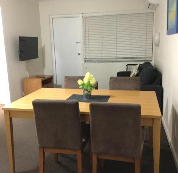 חדר משפחתי, Oceanside Hawks Nest