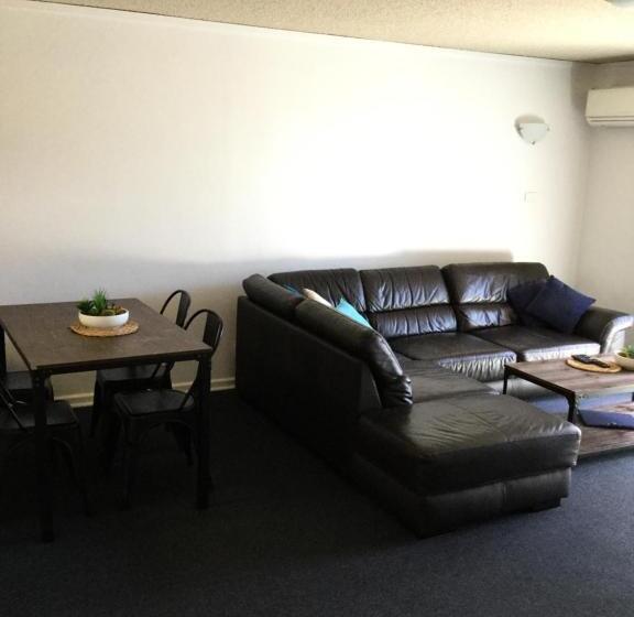 דירת שני חדרים, Oceanside Hawks Nest