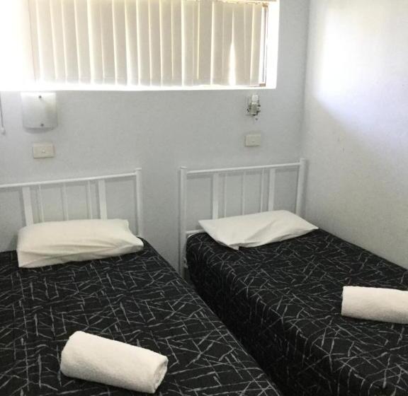 דירת שני חדרים, Oceanside Hawks Nest