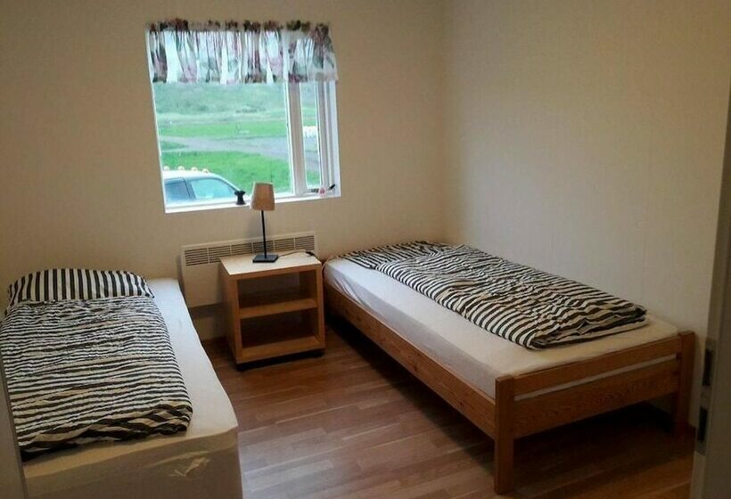 اتاق استاندارد سه تخته با سرویس بهداشتی مشترک, Sandhaugar Guesthouse