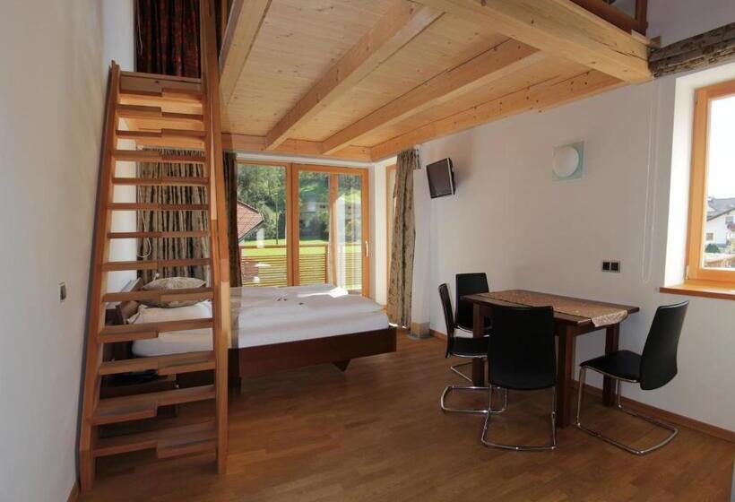 جناح مزوَّد بشرفة, Garni   Hotel Am Burghuegel