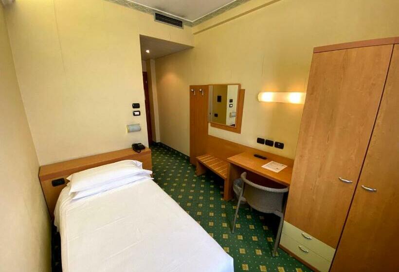 스탠다드 싱글 룸, Embassy