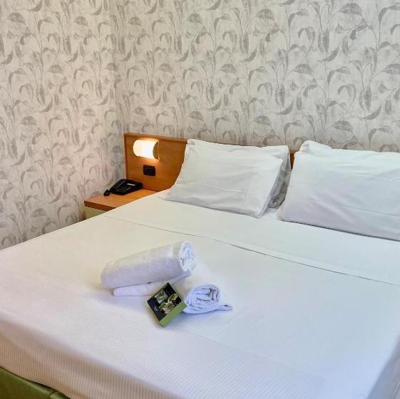 수피리어 룸, Embassy