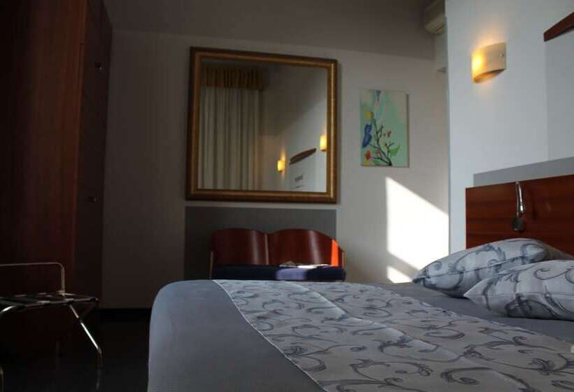 اتاق سوپریور, Europa Varese