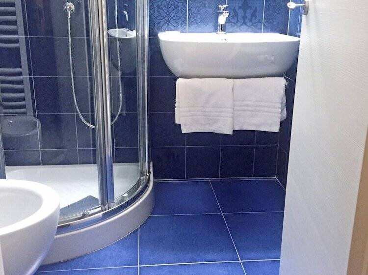 اتاق استاندارد چهار تخته, Europa Varese