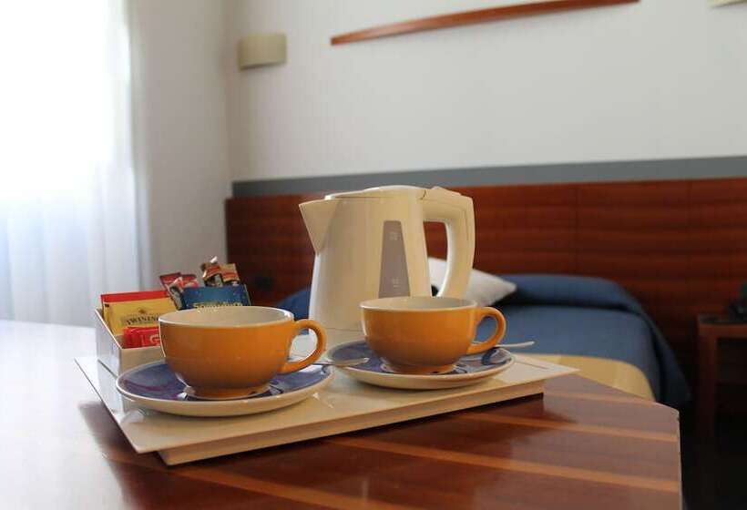 اتاق استاندارد چهار تخته, Europa Varese