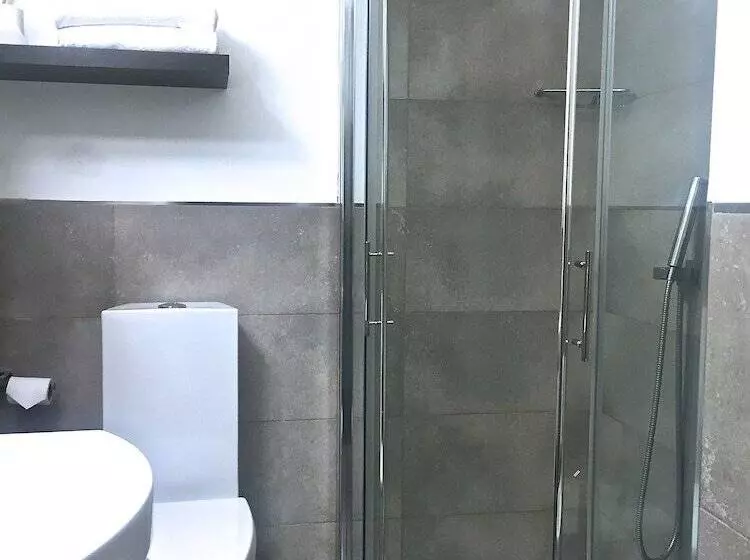 اتاق استاندارد سه نفره, Europa Varese