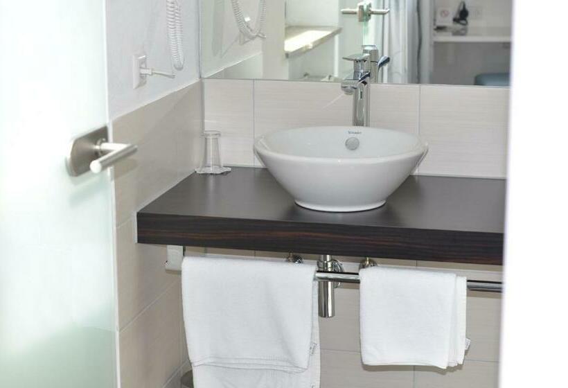 스탠다드 싱글 룸, Feyrer