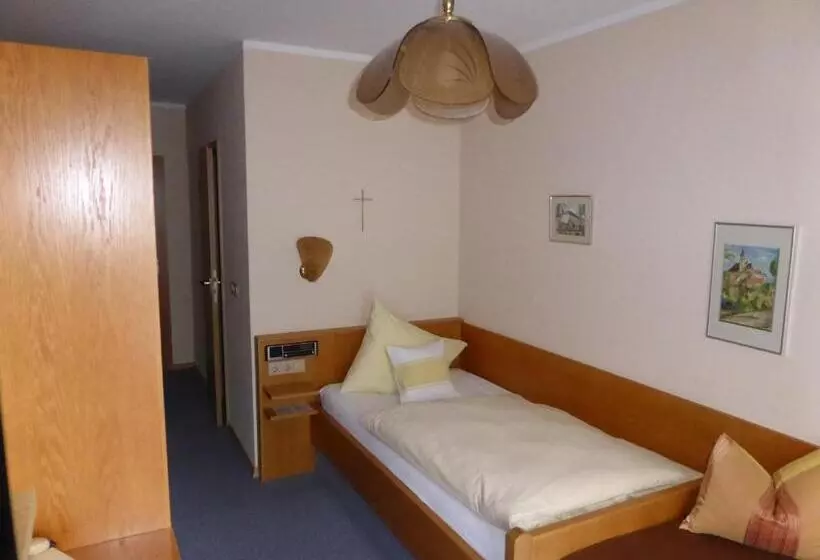 اتاق استاندارد یک نفره, Gasthof Zum Bartl