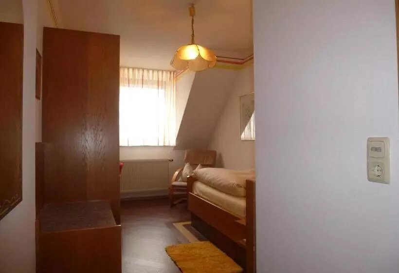 اتاق استاندارد یک نفره, Gasthof Zum Bartl