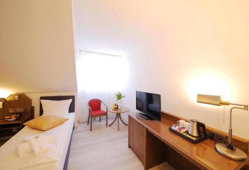 غرفة قياسية فردية, Kick